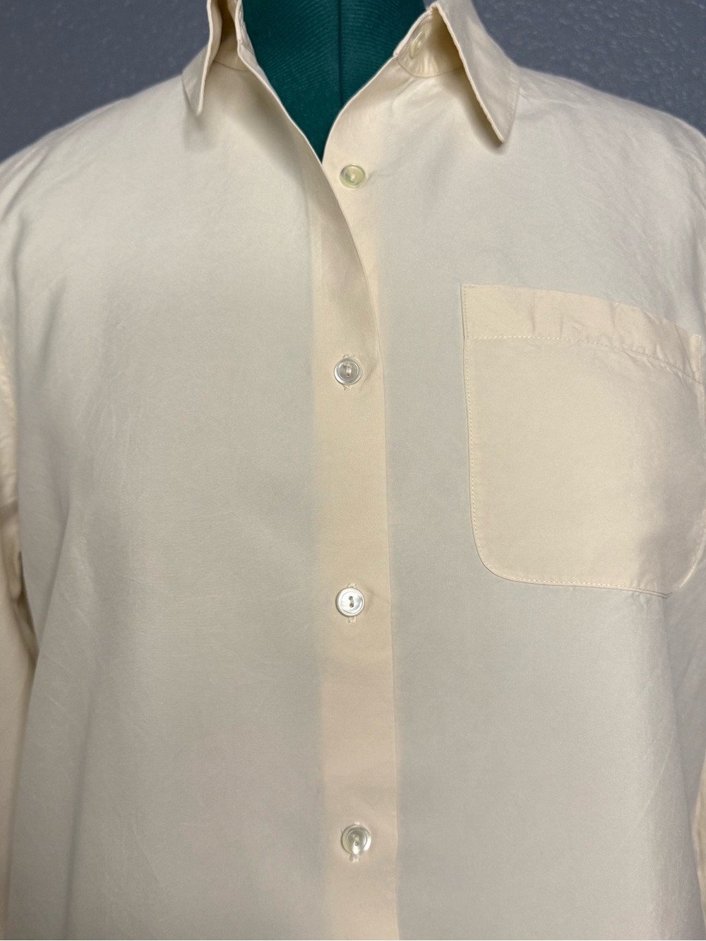 Ann‎ Taylor 100% Silk Button Down Blouse Cream Minimalist Long Sleeve Size 12 - Picture 2 of 9